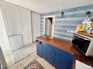 Kitchen- click for photo gallery